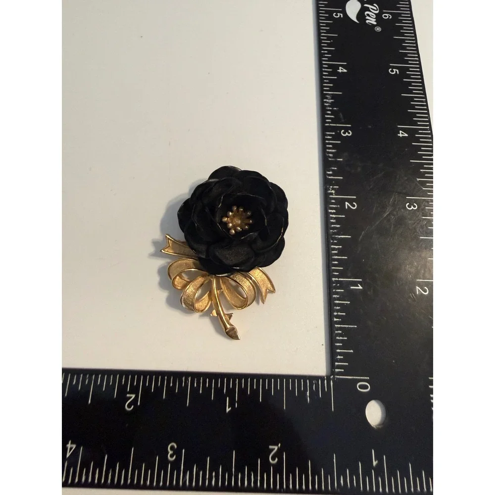 Trifari vintage brooch